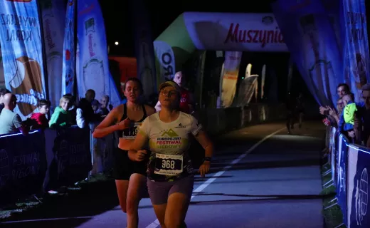 Pobiegli na Milę! Bieg dostarczył zawodnikom sporo wrażeń [WIDEO] - 41